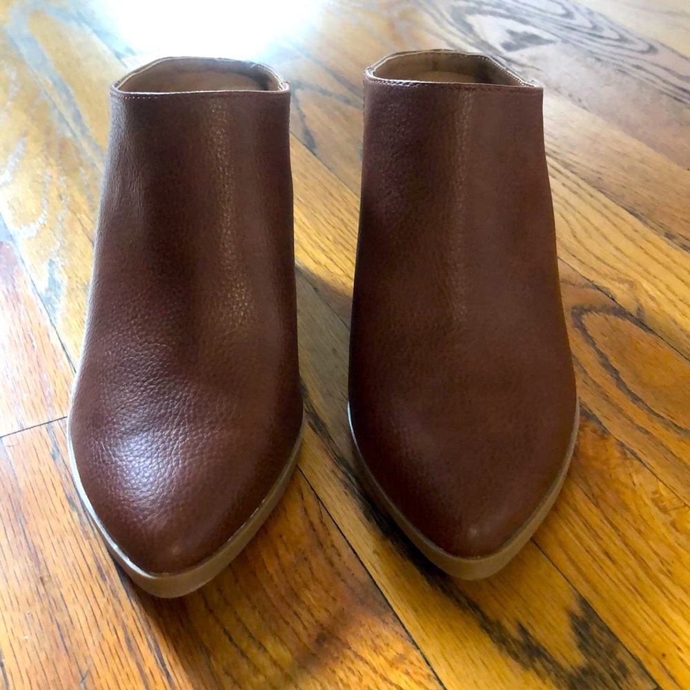 Universal Thread booties